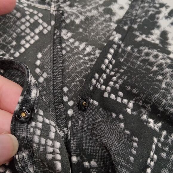 RD Style Animal Print Snake Sleeveless V Neck Romper Pockets Black White Gray - Picture 9 of 13